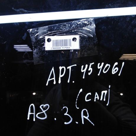 steklo-dveri-zadnee-pravoe-sedan-audi-a8-d2-art-67174-big-1