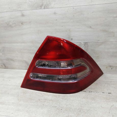 fonar-zadnii-pravyi-mercedes-w203-sedan-art-71260-big-0