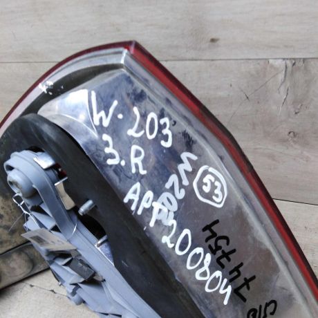 fonar-zadnii-pravyi-mercedes-w203-sedan-art-71260-big-1