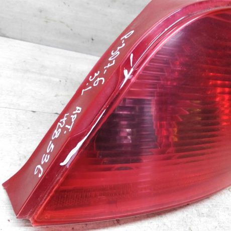 fonar-zadnii-pravyi-peugeot-307-dorestailing-defekt-na-foto-otsutstvuet-kusocek-stekla-art-71500-big-5