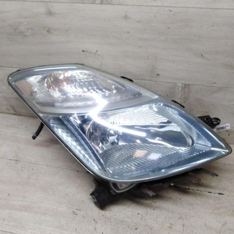 fara-pravaia-toyota-prius-2006-goda-vypuska-bu-art-71590-big-0