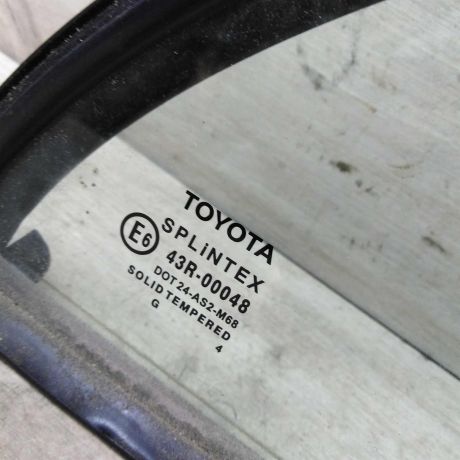steklo-zadnee-pravoe-toyota-avensis-t25-sedan-art-71610-big-2