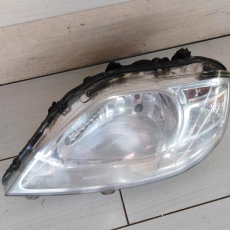 fara-peredniaia-levaia-defekt-lada-largus-art-73640-big-1