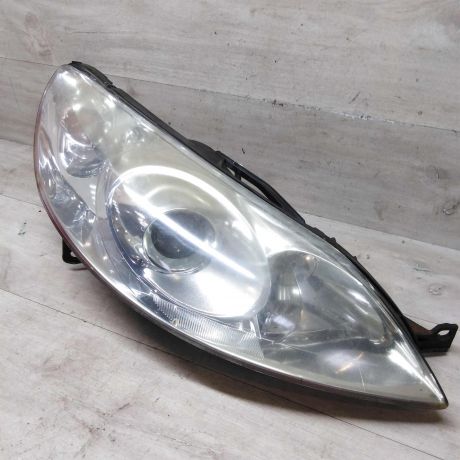 fara-peredniaia-pravaia-peugeot-407-ksenon-art-75255-big-0
