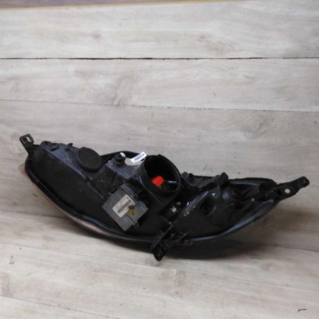 fara-peredniaia-pravaia-peugeot-407-ksenon-art-75255-big-5