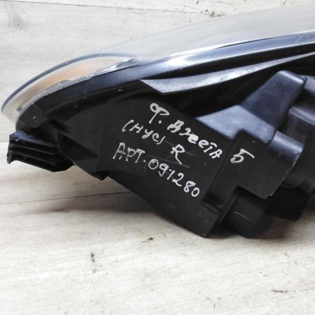 fara-peredniaia-pravaia-volkswagen-jetta-5-volkswagen-golf-5-art-76222-big-4