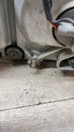 fara-peredniaia-pravaia-kia-spectra-ii-treshhina-korpusa-art-76625-big-4