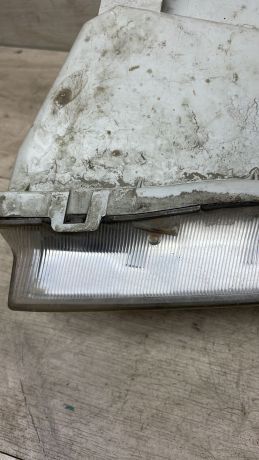 fara-peredniaia-pravaia-kia-spectra-ii-treshhina-korpusa-art-76625-big-2