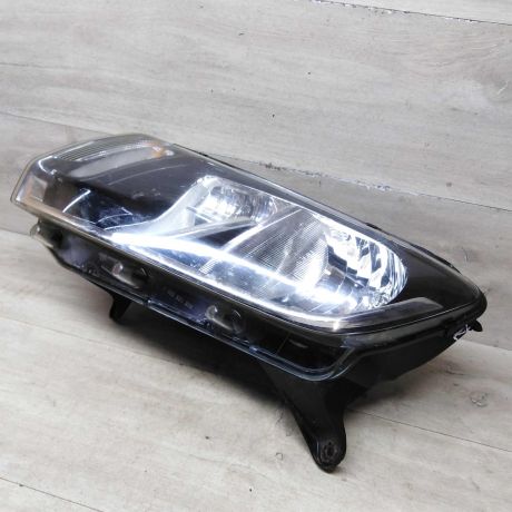 fara-peredniaia-levaia-renault-sandero-stepway-ii-defekt-art-76852-big-9