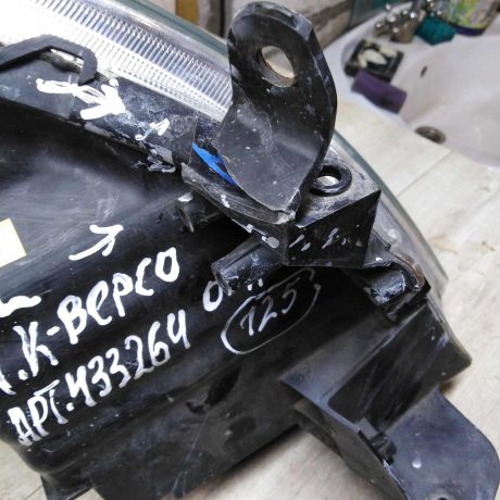 fara-peredniaia-levaia-toyota-corolla-i-verso-art-77181-big-1