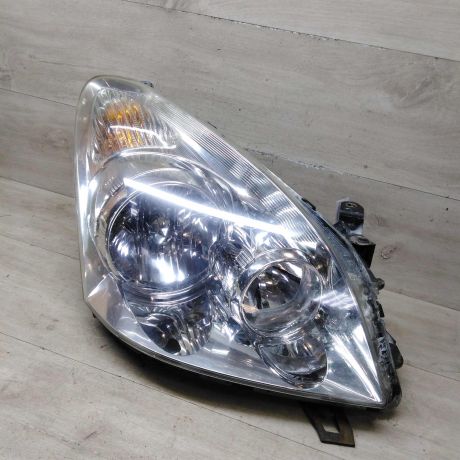 fara-peredniaia-pravaia-toyota-corolla-i-verso-art-77182-big-0