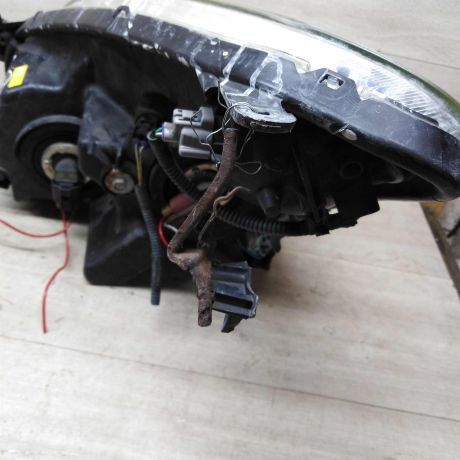 fara-peredniaia-pravaia-toyota-corolla-i-verso-art-77182-big-4