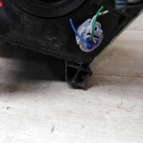 fara-peredniaia-pravaia-toyota-corolla-i-verso-art-77182-big-2