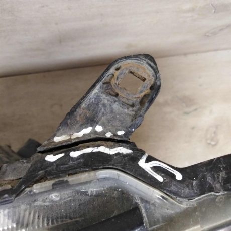 fara-peredniaia-levaia-mitsubishi-lancer-9-defekt-art-77193-big-1