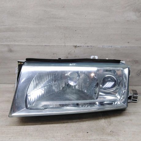 fara-peredniaia-levaia-skoda-octavia-tour-restailing-art-77437-big-0