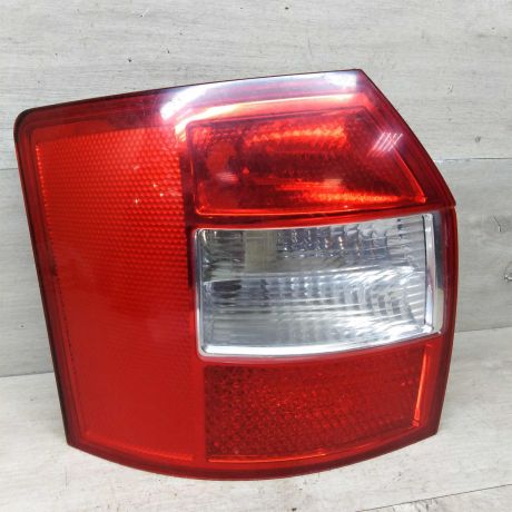 fonar-zadnii-levyi-audi-a4-b6-universal-art-77501-big-1