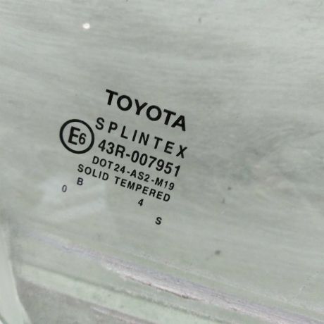 steklo-dveri-perednee-pravoe-xetcbek-toyota-corolla-ix-e120-e130-art-79143-big-1