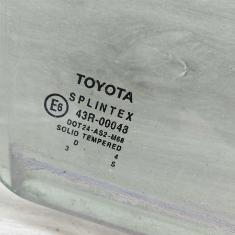 steklo-dveri-zadnee-pravoe-xetcbek-toyota-corolla-ix-e120-e130-art-79204-big-2