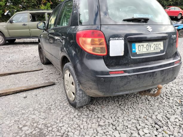 steklo-dveri-zadnee-levoe-suzuki-sx4-art-79205-big-2