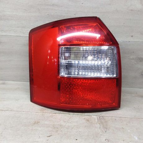 fonar-zadnii-levyi-audi-a4-b6-universal-art-79342-big-3