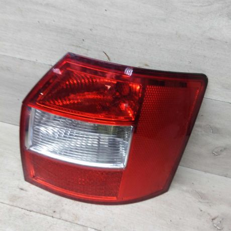 fonar-zadnii-pravyi-audi-a4-b6-universal-art-79353-big-4