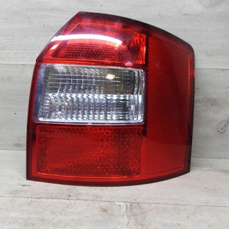 fonar-zadnii-pravyi-audi-a4-b6-universal-art-79353-big-3