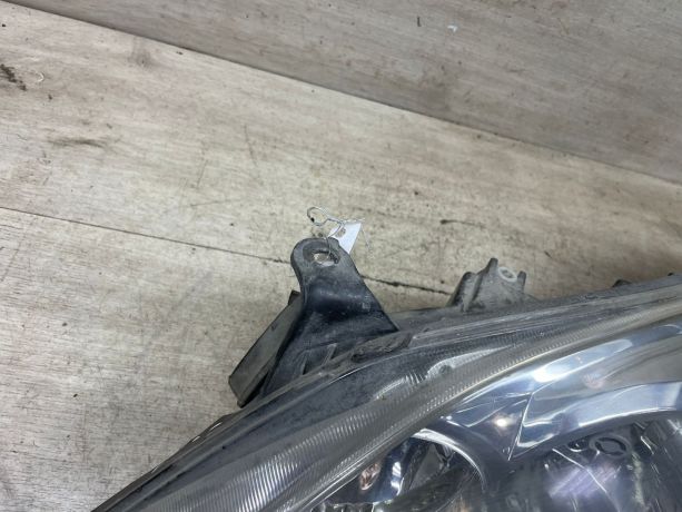 fara-peredniaia-levaia-toyota-corolla-ix-e120-e130-ne-original-art-79677-big-1