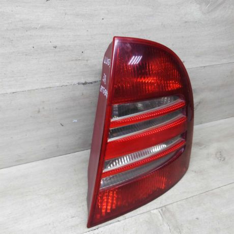 fonar-zadnii-pravyi-skoda-superb-i-art-79751-big-2