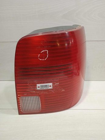 fonar-zadnii-pravyi-volkswagen-passat-b5-universal-art-80182-big-0