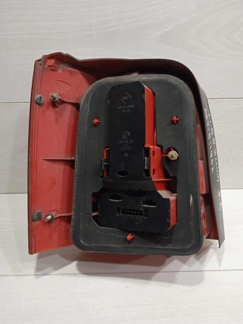 fonar-zadnii-pravyi-volkswagen-passat-b5-universal-art-80182-big-2