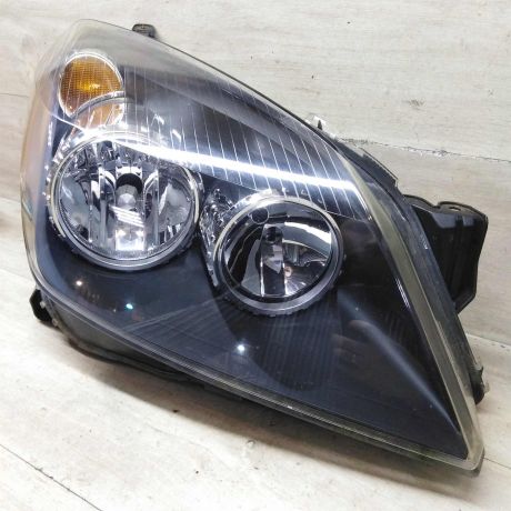 fara-peredniaia-pravaia-opel-astra-h-art-81042-big-0