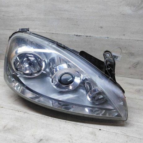 fara-peredniaia-pravaia-opel-corsa-c-defekt-art-81158-big-0