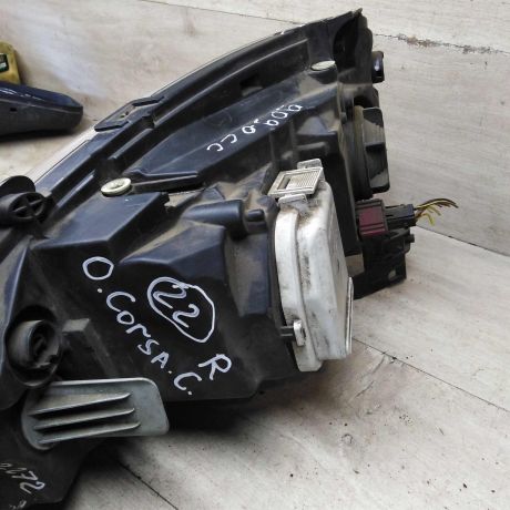 fara-peredniaia-pravaia-opel-corsa-c-defekt-art-81158-big-6