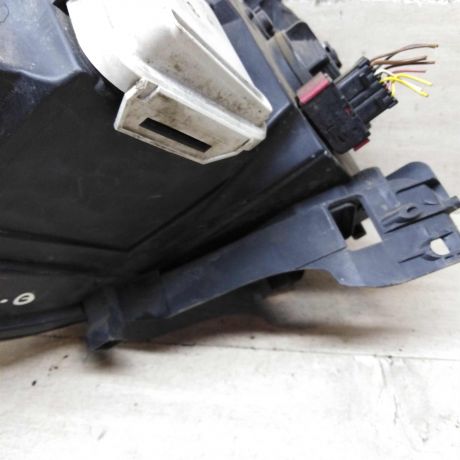 fara-peredniaia-pravaia-opel-corsa-c-defekt-art-81158-big-3