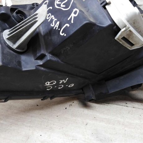fara-peredniaia-pravaia-opel-corsa-c-defekt-art-81158-big-2