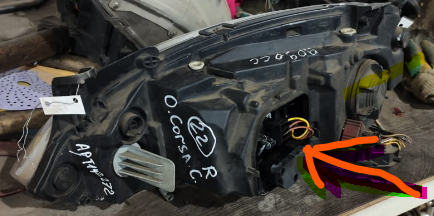 fara-peredniaia-pravaia-opel-corsa-c-defekt-art-81158-big-1