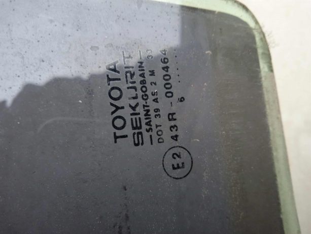 steklo-dveri-zadnee-levoe-toyota-corolla-ix-e120-e130-art-82777-big-3