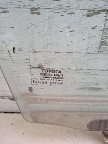 steklo-dveri-perednee-pravoe-toyota-corolla-ix-e120-e130-art-83159-big-2