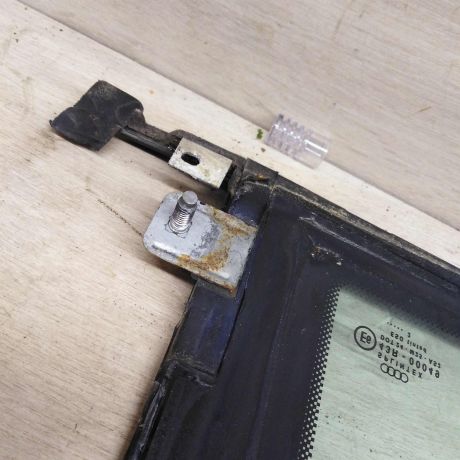 steklo-gluxoe-zadnee-steklo-fortocka-audi-a3-8l-art-83580-big-3