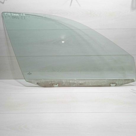 steklo-dveri-perednee-pravoe-universal-volkswagen-golf-4-volkswagen-bora-art-83621-big-0