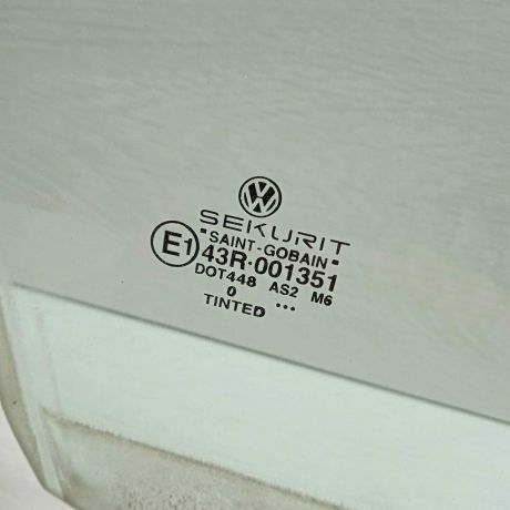steklo-dveri-perednee-pravoe-universal-volkswagen-golf-4-volkswagen-bora-art-83621-big-1
