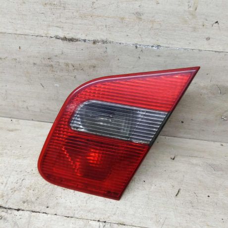 fonar-zadnii-pravyi-na-krysku-bagaznika-mitsubishi-carisma-art-84809-big-0