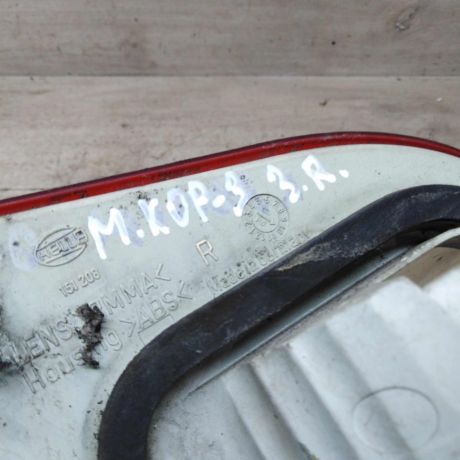 fonar-zadnii-pravyi-na-krysku-bagaznika-mitsubishi-carisma-art-84809-big-2