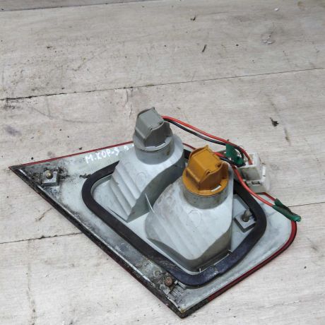 fonar-zadnii-pravyi-na-krysku-bagaznika-mitsubishi-carisma-art-84809-big-1