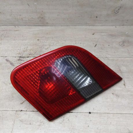 fonar-zadnii-pravyi-na-krysku-bagaznika-mitsubishi-carisma-art-84809-big-3