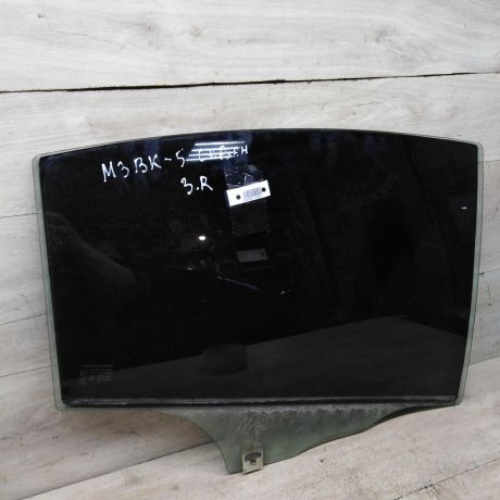 steklo-zadnee-pravoe-dveri-sedan-mazda-3-bk-art-85412-big-0