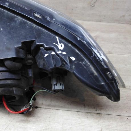 fara-peredniaia-pravaia-mazda-3-bk-sedan-ksenon-defekt-art-85429-big-1