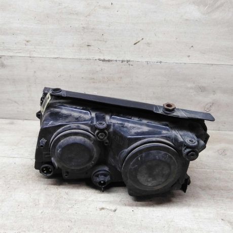 fara-peredniaia-pravaia-volkswagen-passat-b5-otrazatel-boltaetsia-art-86408-big-3