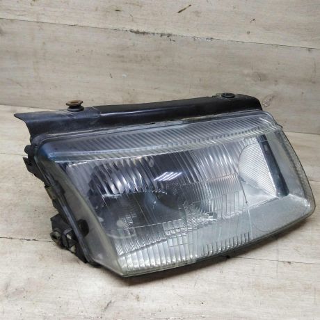 fara-peredniaia-pravaia-volkswagen-passat-b5-otrazatel-boltaetsia-art-86408-big-6