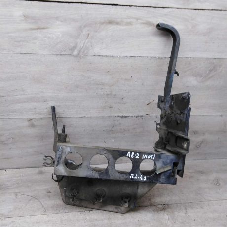 kronstein-pod-faru-perednii-levyi-audi-a8-d2-42i-art-86895-big-0